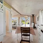 度假居 Lovely Within Walking Distance To The Sea *