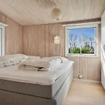 度假居 Lovely Within Walking Distance To The Sea *