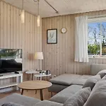 Lovely Within Walking Distance To The Sea 度假居