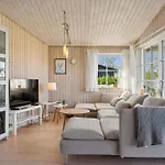 Lovely Within Walking Distance To The Sea Brenderup