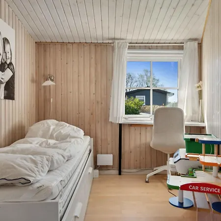 Lovely Within Walking Distance To The Sea Feriehus