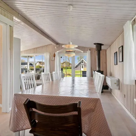 Lovely Within Walking Distance To The Sea *